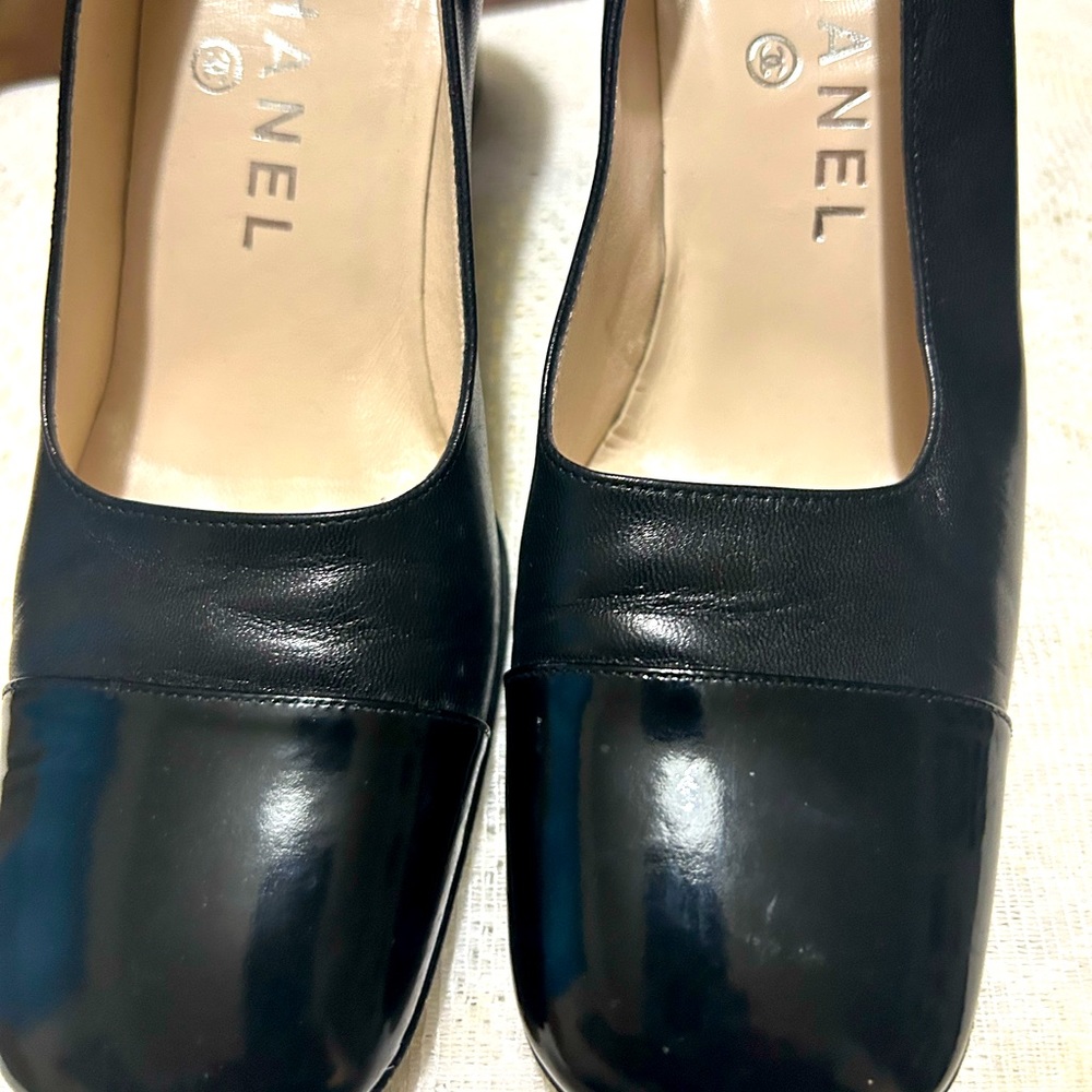 CHANEL Black heels 5.5 Gently worn in Excellent Condition